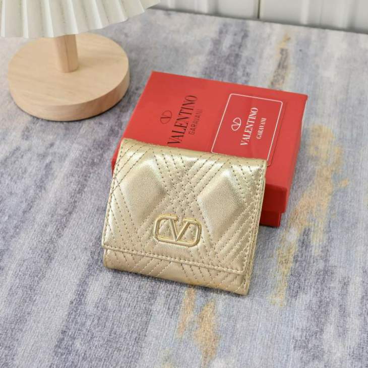 Picture of Valentino Handbags _SKUfw212409606fw
